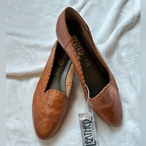 The Leather Collection Bird Embossed Brown Leather Flat Womens Shoes Sz.8 NWT